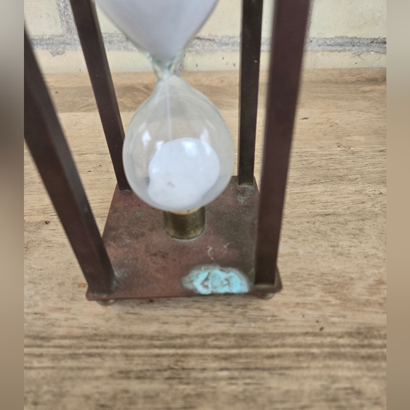 Vintage Hour Glass - Picture 5 of 9